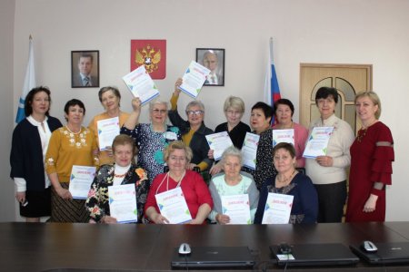 Астраханские пенсионеры научились пользоваться электронным планшетом