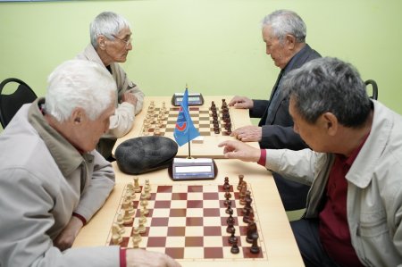 Астраханские пенсионеры соревнуются в шахматных поединках на ежегодном областном турнире