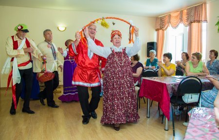 Астраханские пенсионеры устроили свадебный переполох