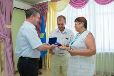 Семейные пары Кировского района наградили «За любовь и верность»