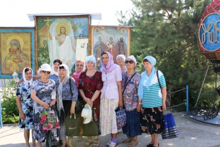 В рамках проекта «Социальный туризм» астраханские пенсионеры  посетили праздничную литургию