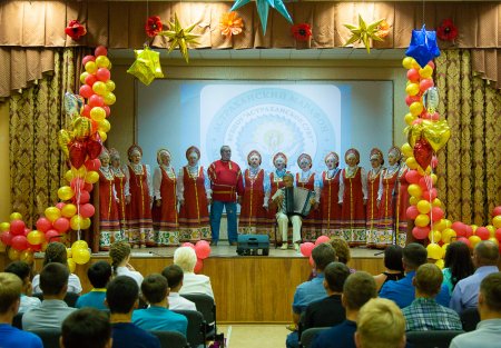 «Хор русской песни» даёт концерты в образовательных учреждениях