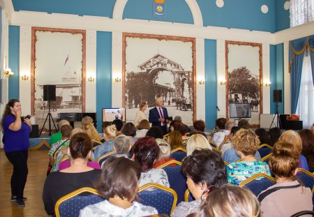 Астраханских пенсионеров пригласили на поэтическую встречу