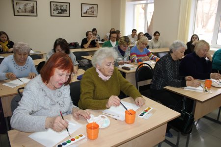Астраханские пенсионеры писали акварелью в новой технике