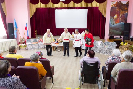 Ансамбль «Завалинка» выступил в доме-интернате для престарелых и инвалидов