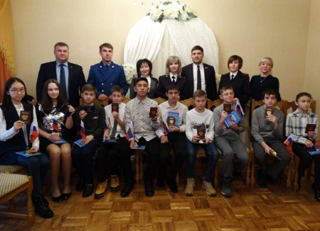 Астраханские подростки получили первые паспорта