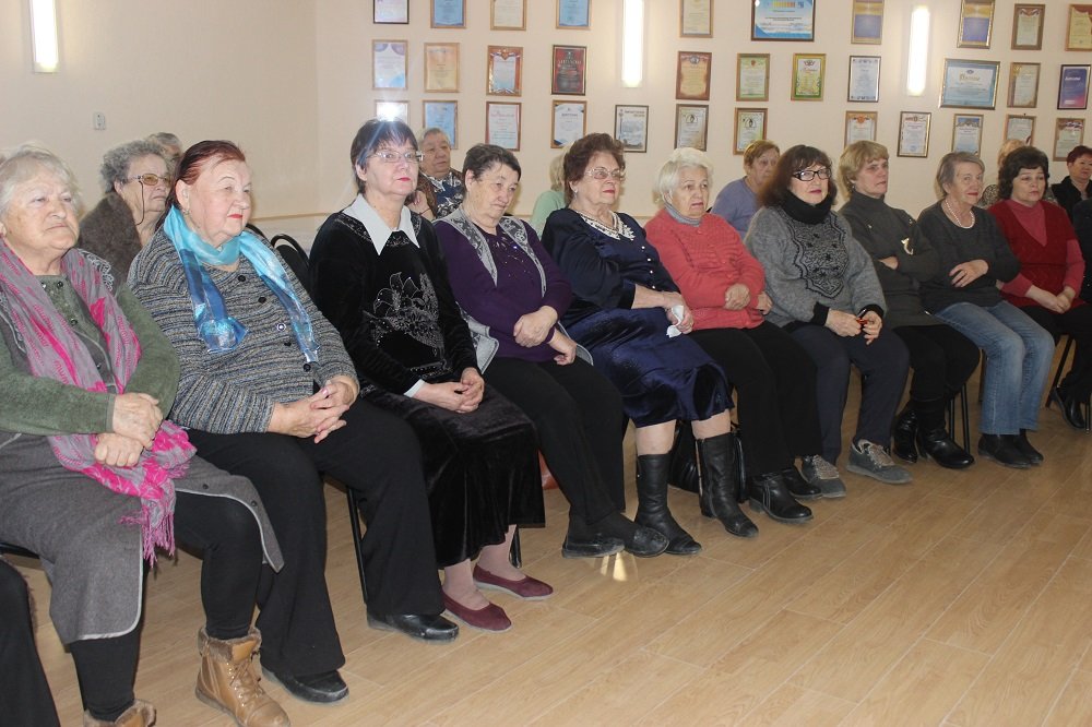 Астраханские пенсионеры узнали всё о священнодействии крещенской воды