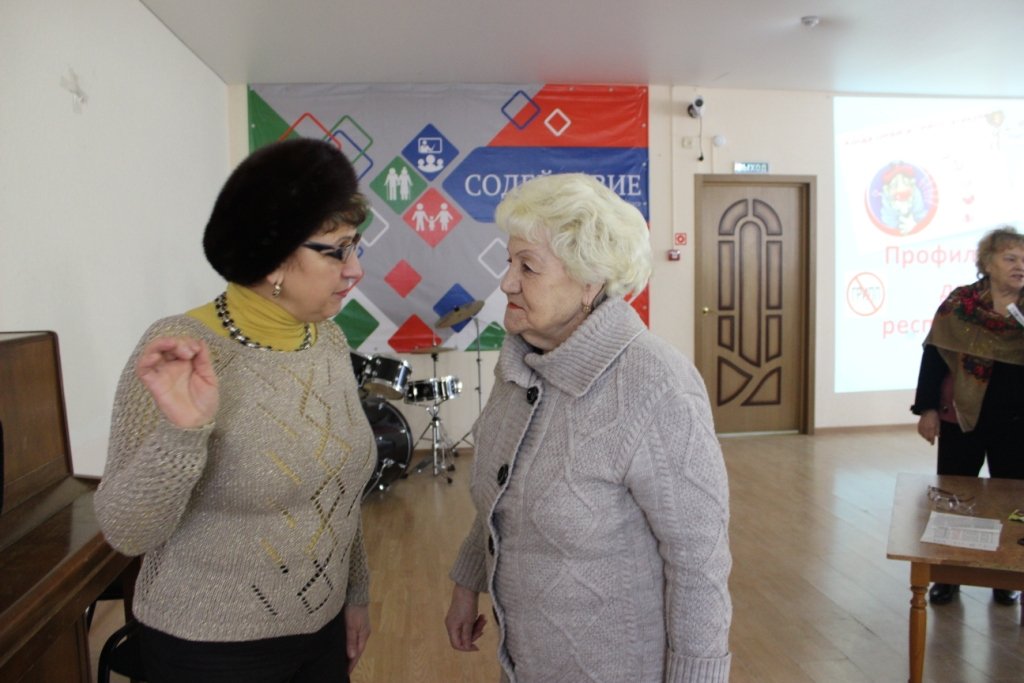 Астраханским пенсионерам рассказали о профилактике гриппа и ОРВИ