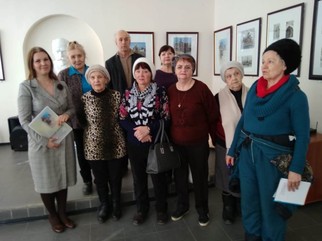 Астраханские пенсионеры посетили выставку «Астрахань купеческая»