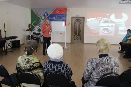 Астраханские пенсионеры продолжают «Путешествие в мир техники»