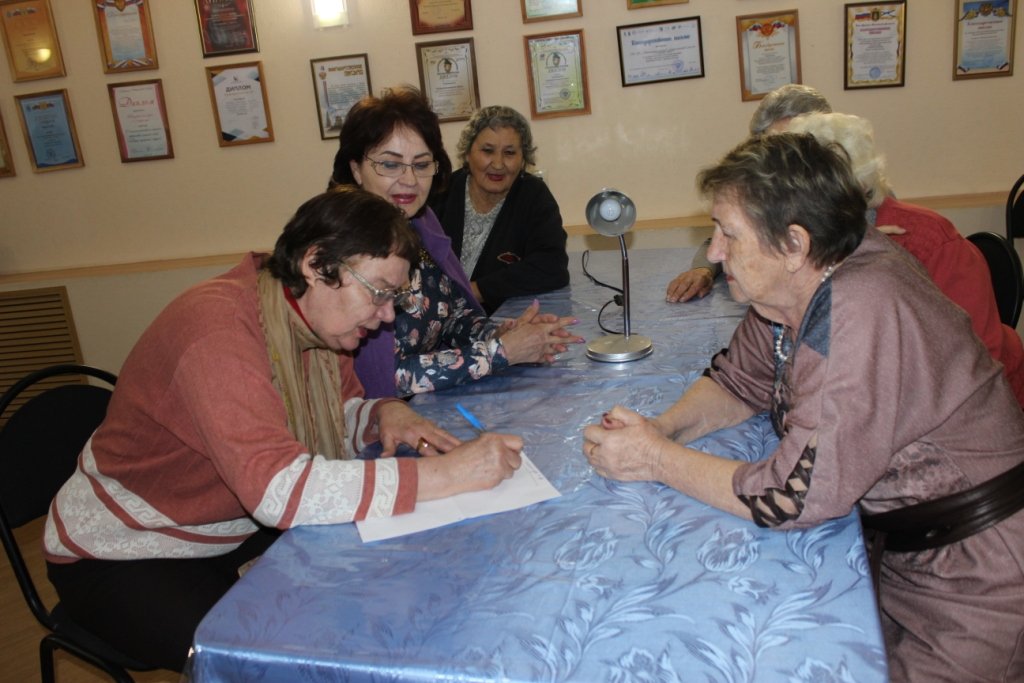 Астраханские пенсионеры соревновались в интеллектуальной игре