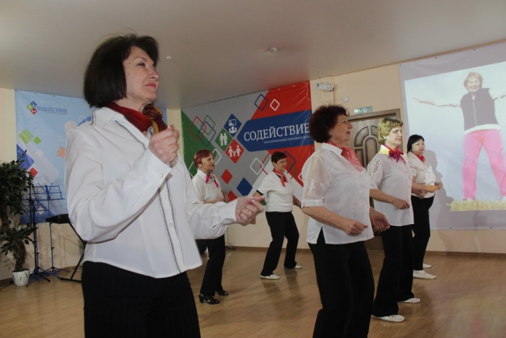 Астраханские пенсионеры осваивают новые фитнес-программы