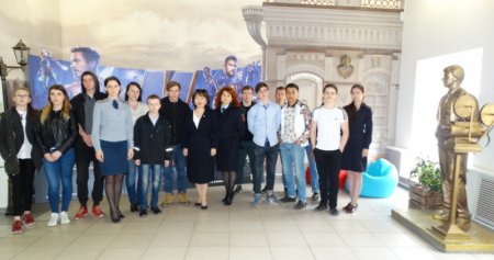 Астраханские подростки знакомились с космосом в кино