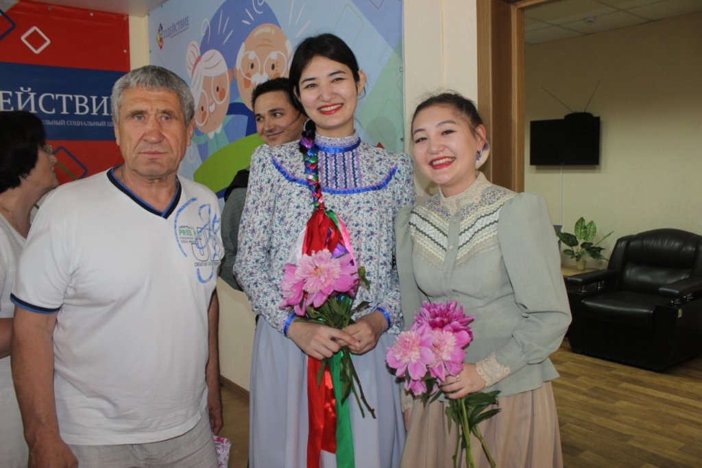 Астраханские пенсионеры познакомились с песнями народов Поволжья