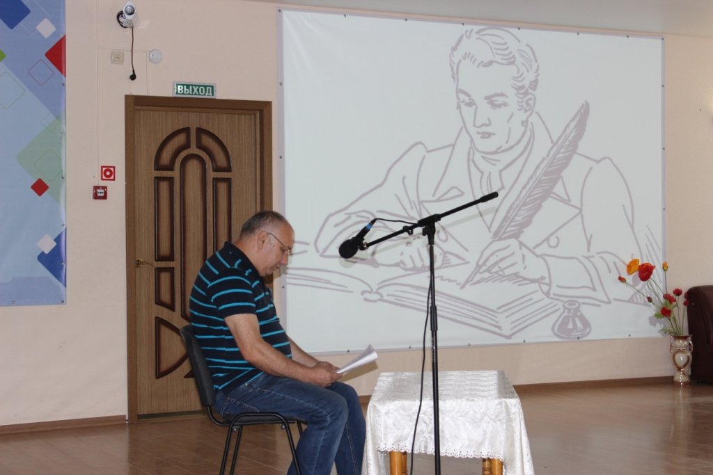 Астраханские пенсионеры познакомились с творчеством самодеятельного поэта