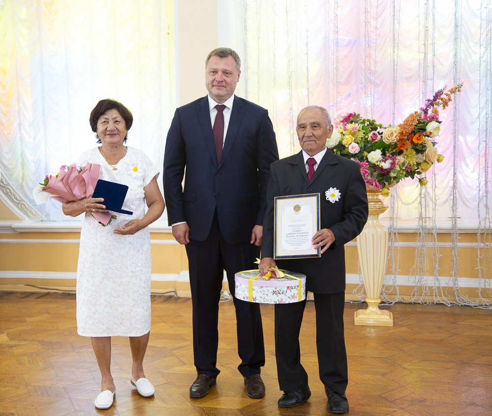 В Астрахани медалями «За любовь и верность»  наградили самые крепкие семейные союзы