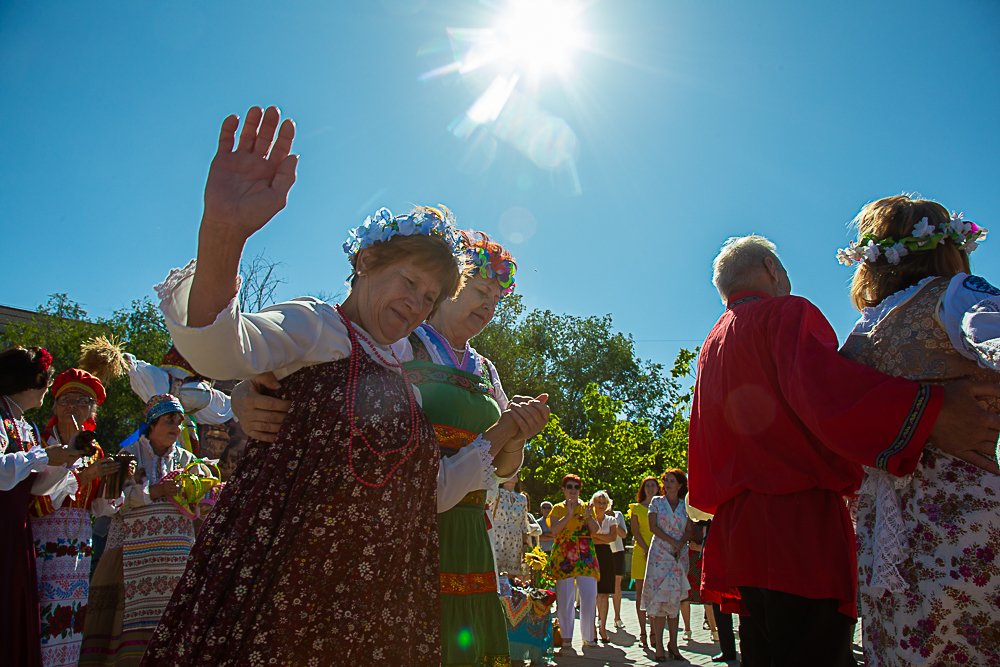 Активистов школы третьего возраста центра «Содействие» отметили на фестивале «Астраханское лето»