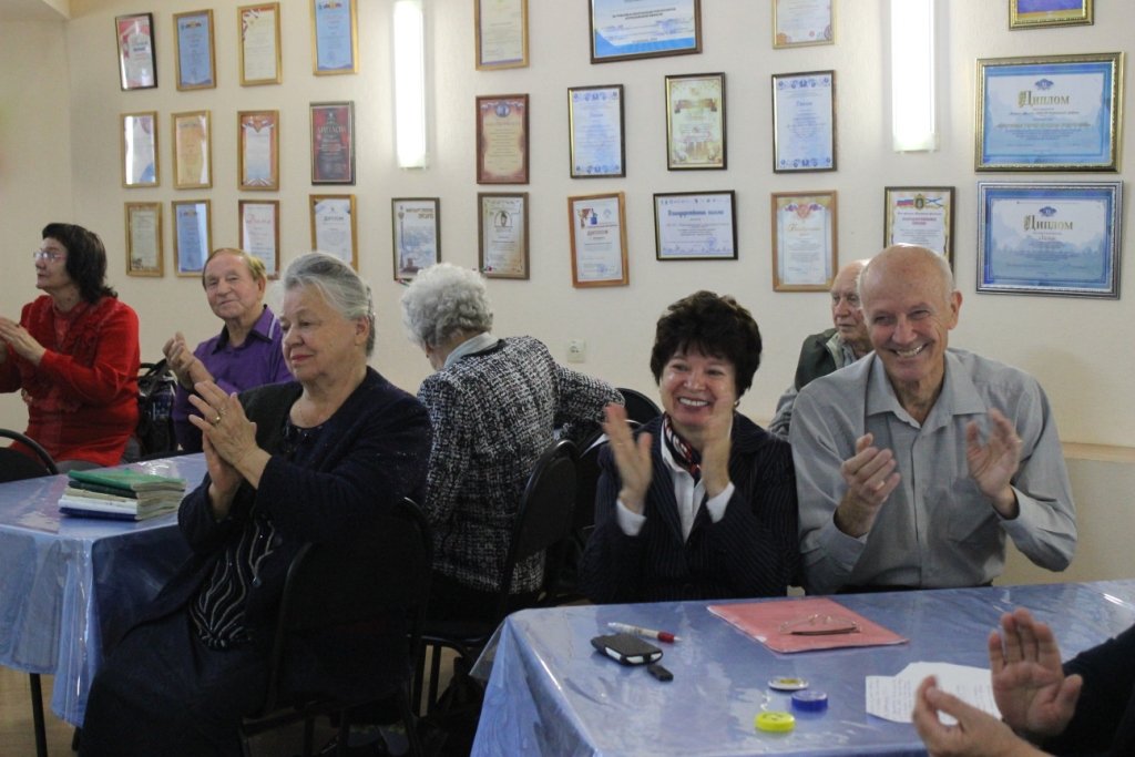 Астраханские пенсионеры отметили день смайлика