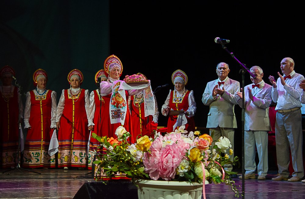 Астраханским пенсионерам песня жить и любить помогает