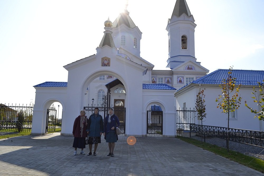 Астраханские пенсионеры путешествуют с православным клубом