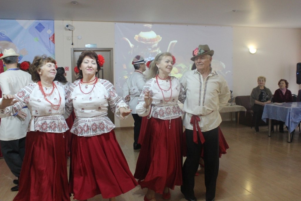 Астраханские пенсионеры узнали о разнообразном мире чая