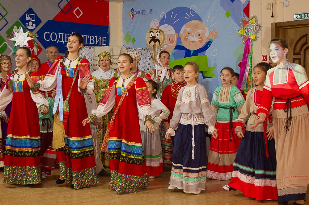 Астраханские пенсионеры проводили зимние праздники в народных традициях