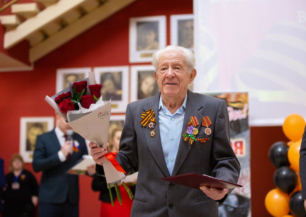 Астраханским ветеранам вручили юбилейные медали к 75-летию Победы