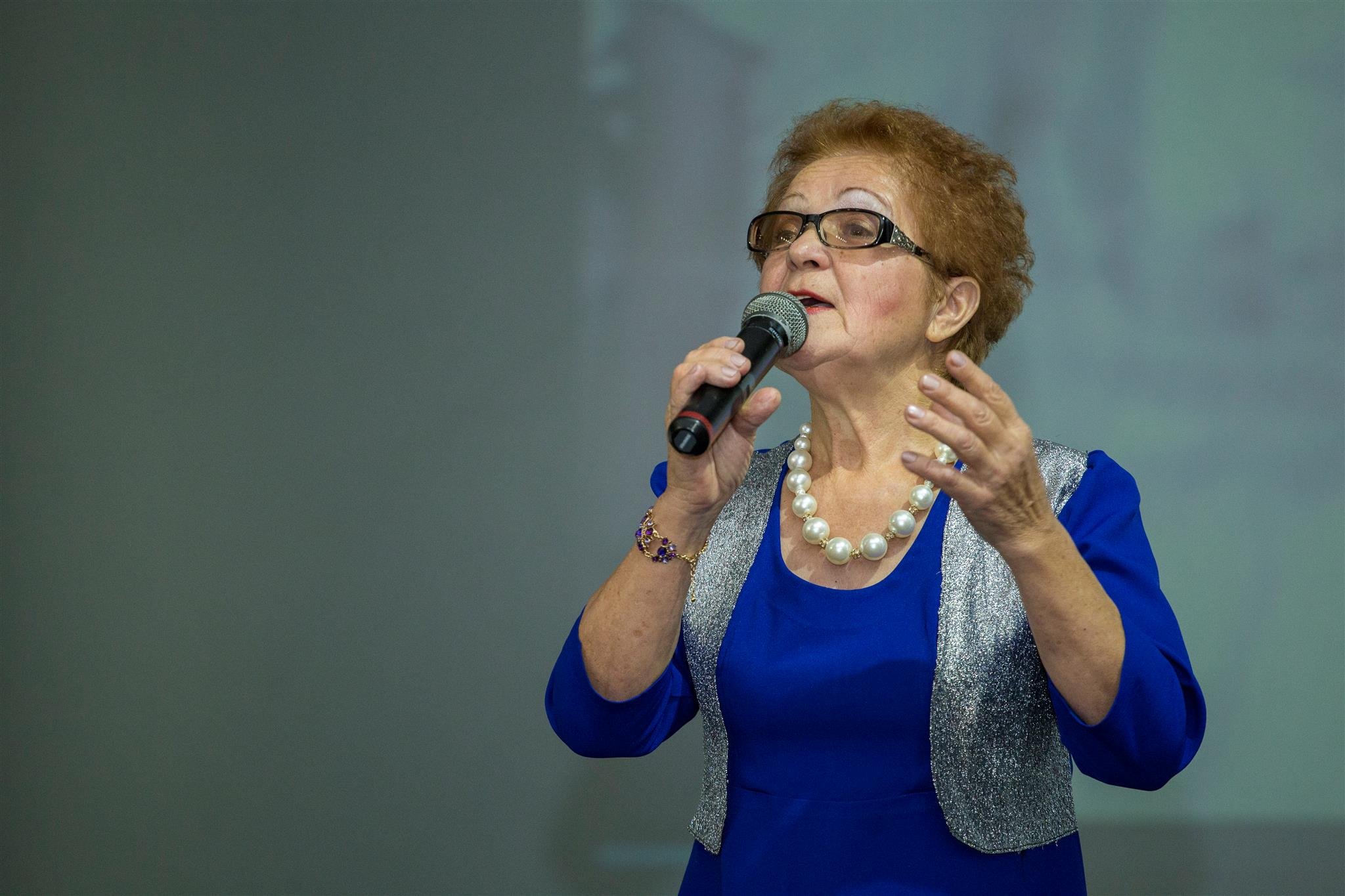 Социальный центр «Содействие» приглашает пенсионеров на дистанционный вокальный конкурс