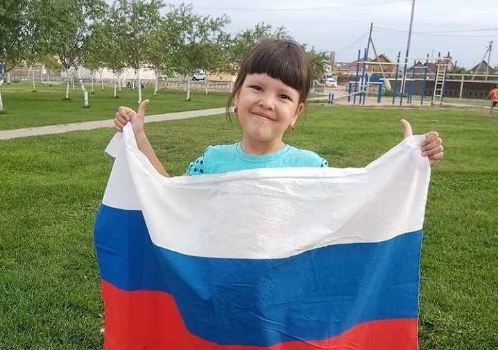 Замещающие семьи отметили День Государственного флага РФ