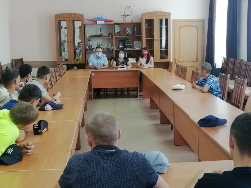 Астраханские общественники поговорили с подростками об их планах на будущее