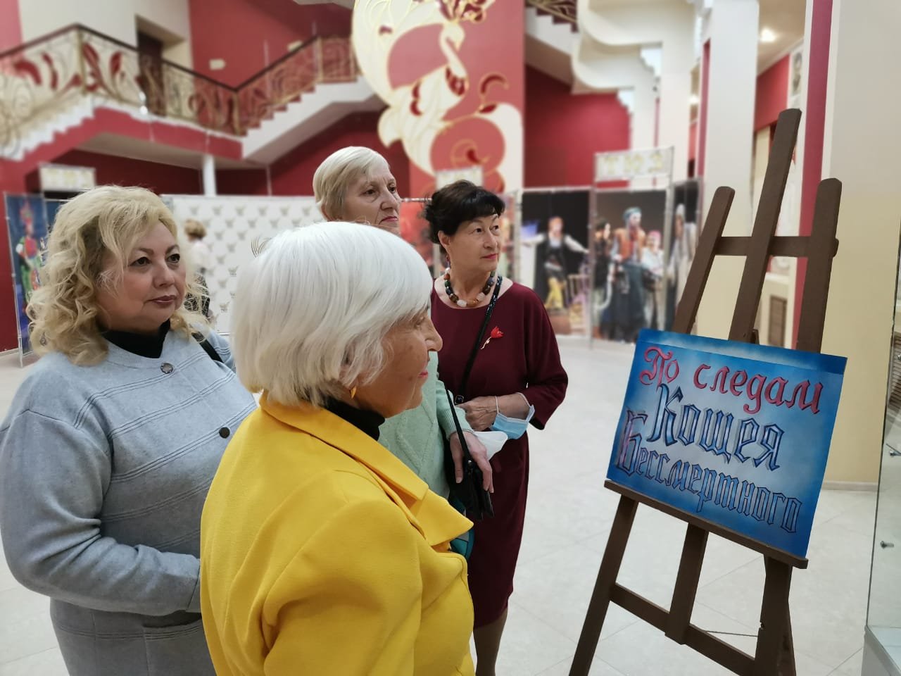 В День пожилого человека пенсионеров пригласили в театр