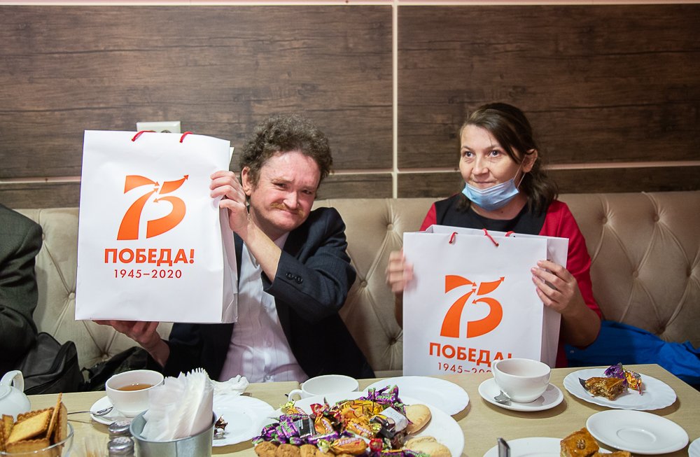 Астраханским инвалидам устроили праздничную встречу