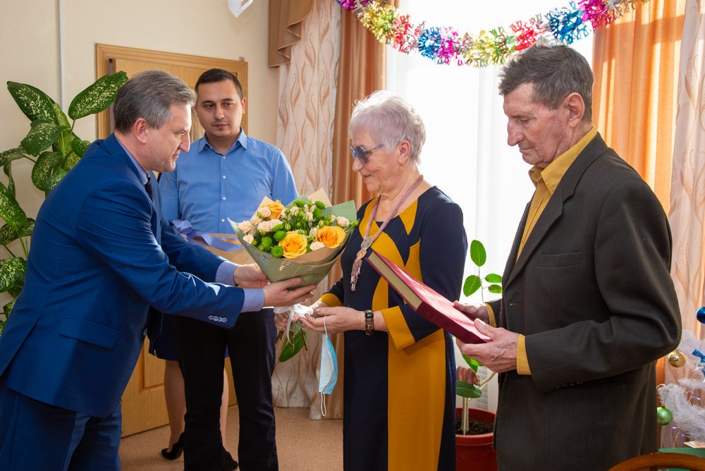 В Астрахани чествовали победителей Всероссийского конкурса «Семья года — 2020»