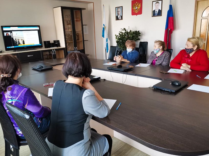Астраханских пенсионеров учат грамотно обращаться с финансами