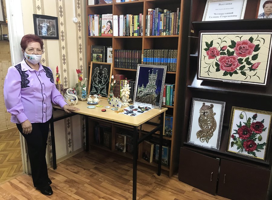 Открылась персональная выставка астраханской пенсионерки