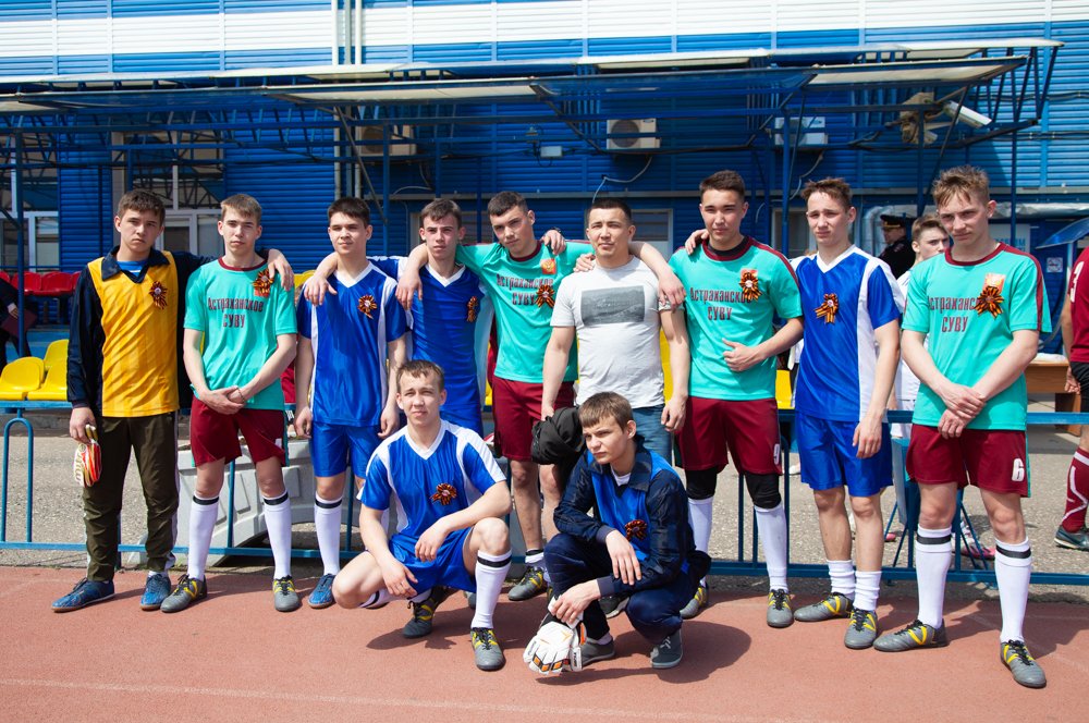 «Под флагом Победы!»: юные астраханцы сыграли в дворовой футбол