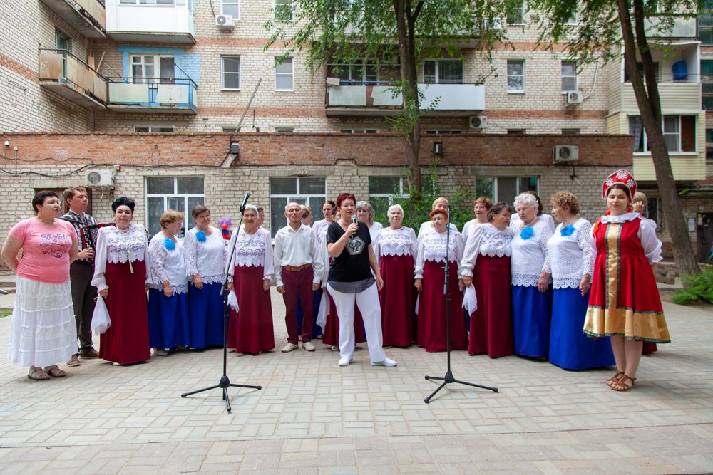 Активисты центра «Содействие» организовали праздничный концерт ко Дню России