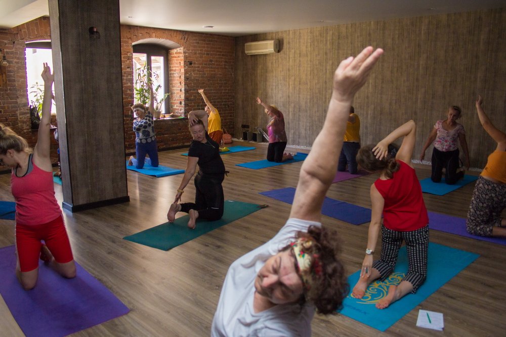 Пожилые астраханцы отметили Международный день йоги