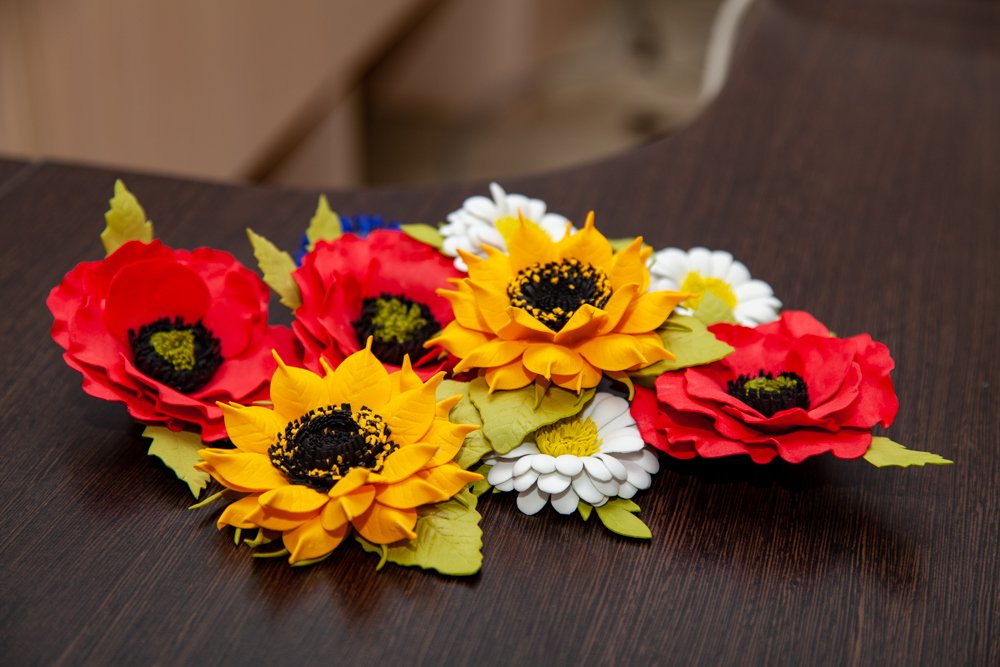 Рукодельницы студии «Страна мастеров» создали цветы из фоамирана