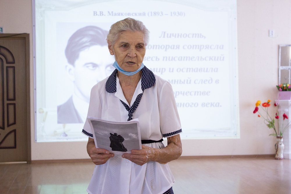 Активисты центра «Содействие» почтили память Владимира Маяковского