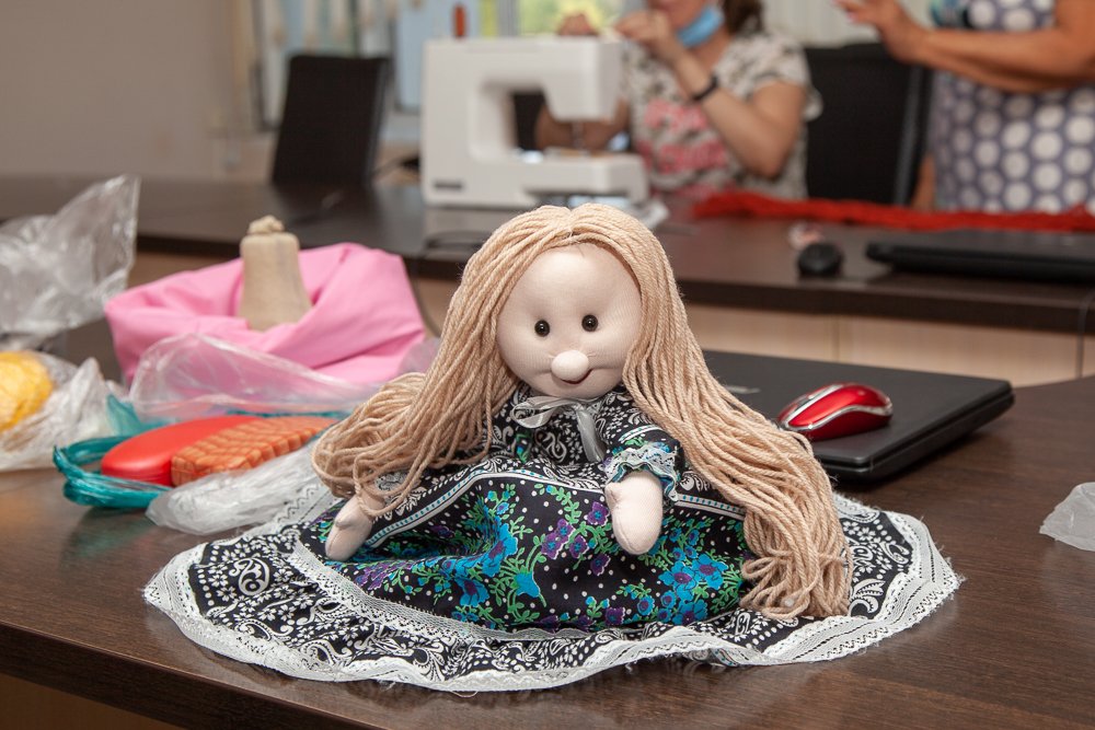 Мастерицы центра «Содействие» создали куклу-грелку на чайник