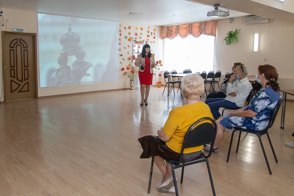 Астраханские бабушки виртуально посетили Санкт-Петербург