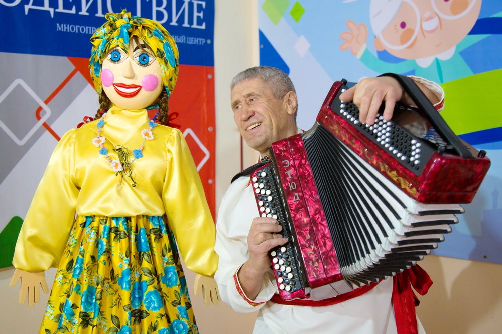 Астраханских пенсионеров приглашают на дистанционный вокальный конкурс