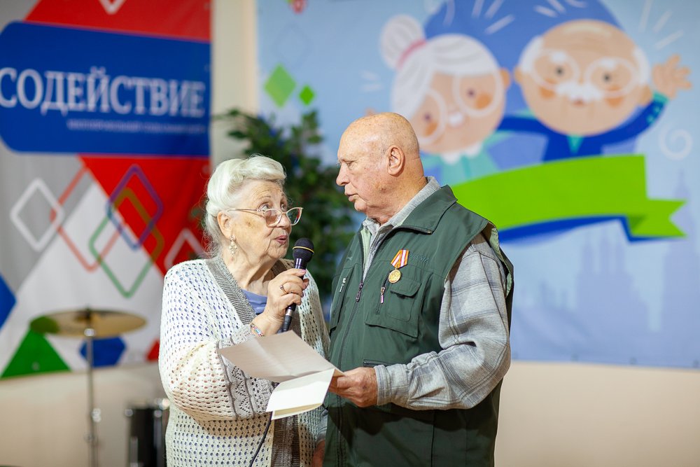Астраханские пенсионеры прикоснулись к поэзии Сергея Есенина