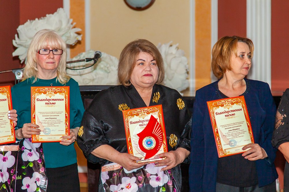 В Астрахани отметили успехи приёмных родителей