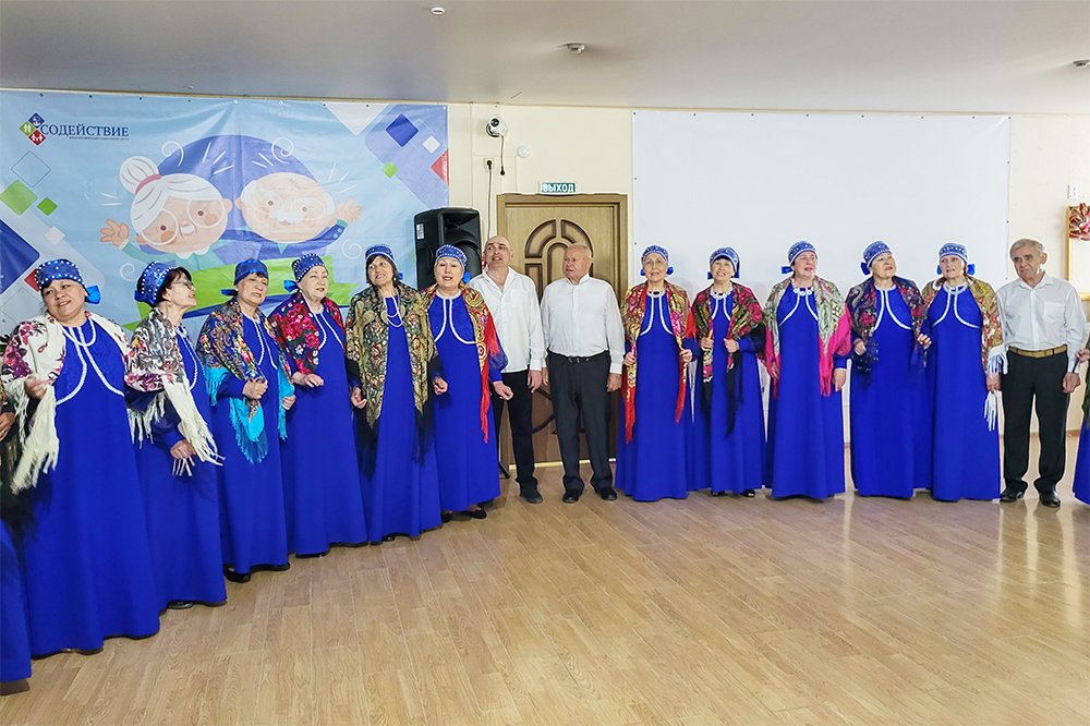 Астраханские пенсионеры встречают лето концертом