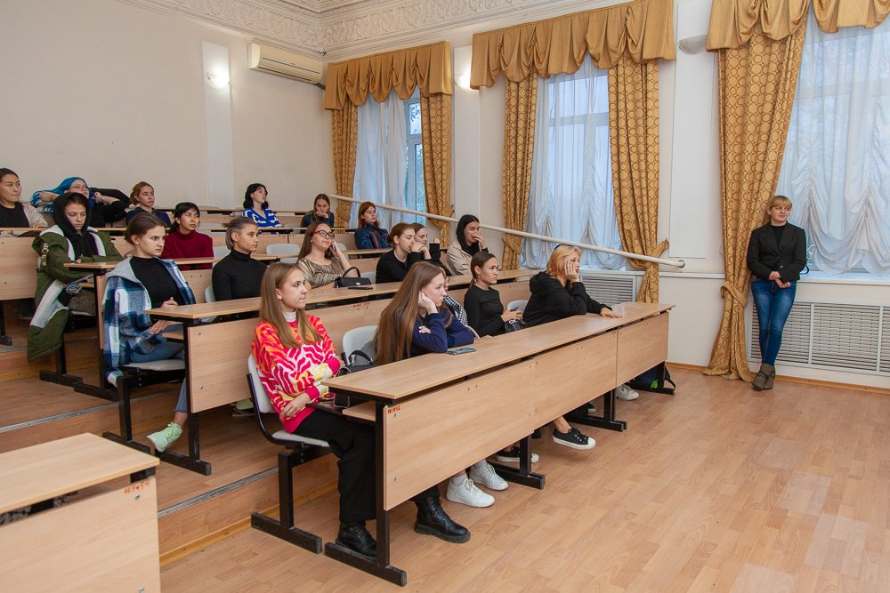 Астраханским студенткам порекомендовали бережно относиться к здоровью