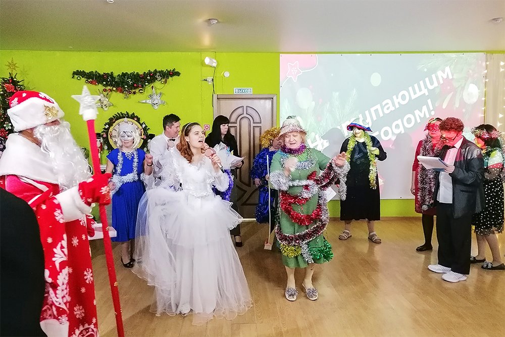 Участники клуба «Касталия» поставили новогодний спектакль